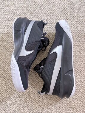 New Nike Black and White Team Hustle D Performance Basketball Shoes